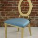 Chaise doré et assise velours turquoise