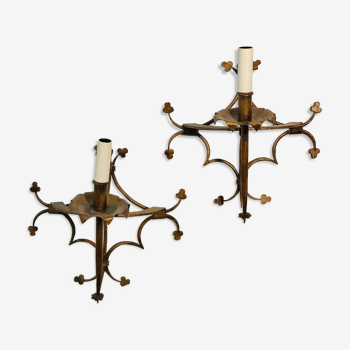 Pair of gilded metal sconces decorated with clovers.