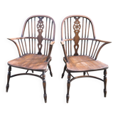 A pair of Windsor chairs in solid elm from the 1950s.