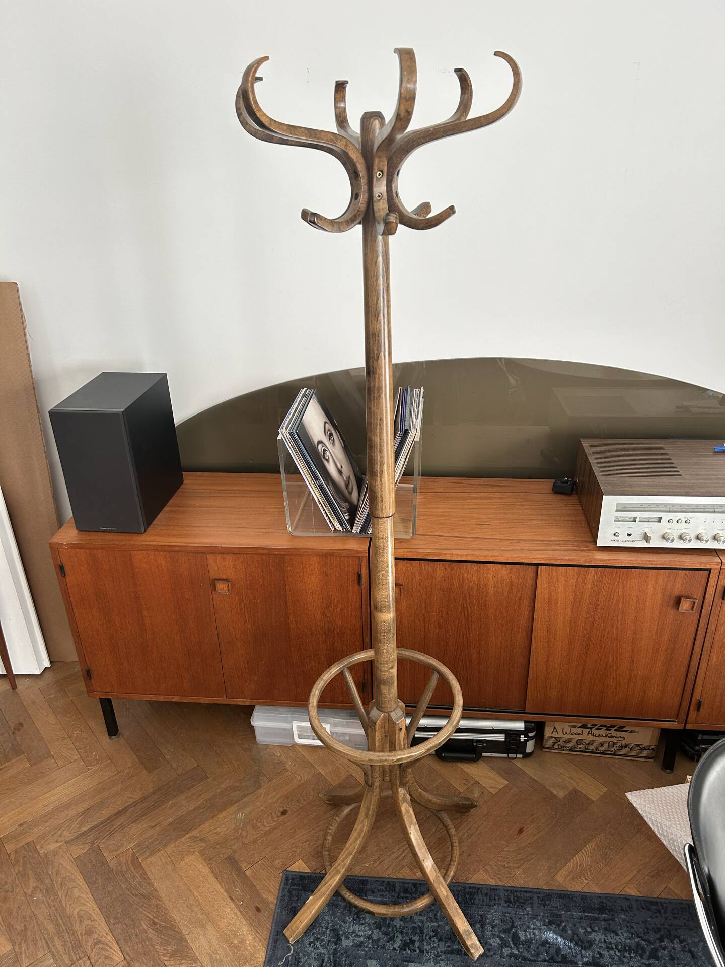Baumann coat rack, swivelling parrot design from the 60s/70s in wood.