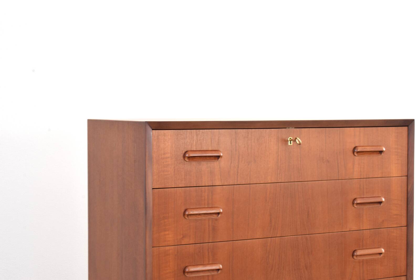 Commode en teck danois des années 1960.