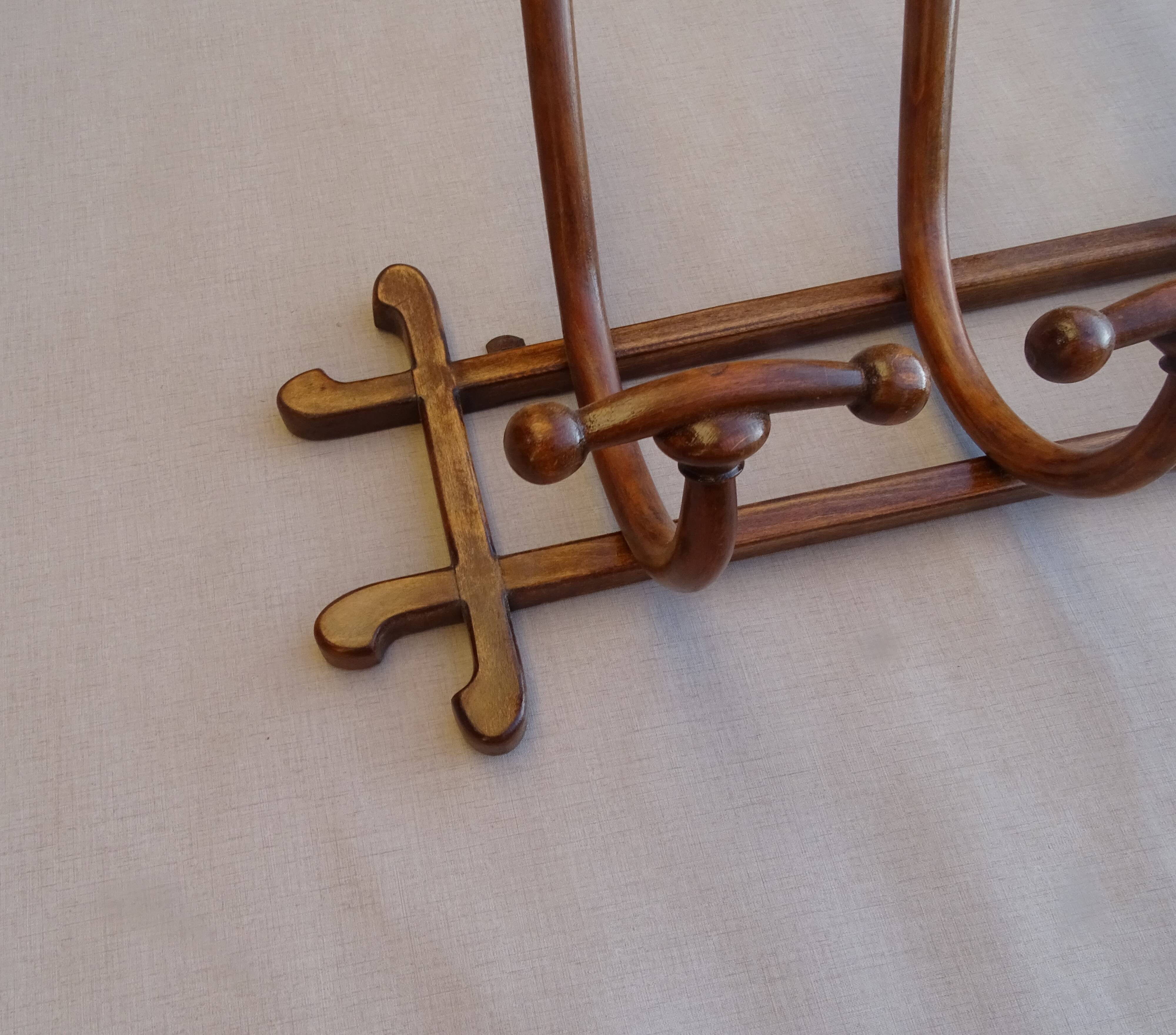 Thonet 3-patéres wall coat holder with bars, signed, circa 1900