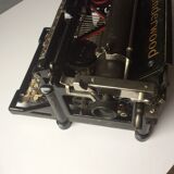 Old Underwood typewrite,r 1918
