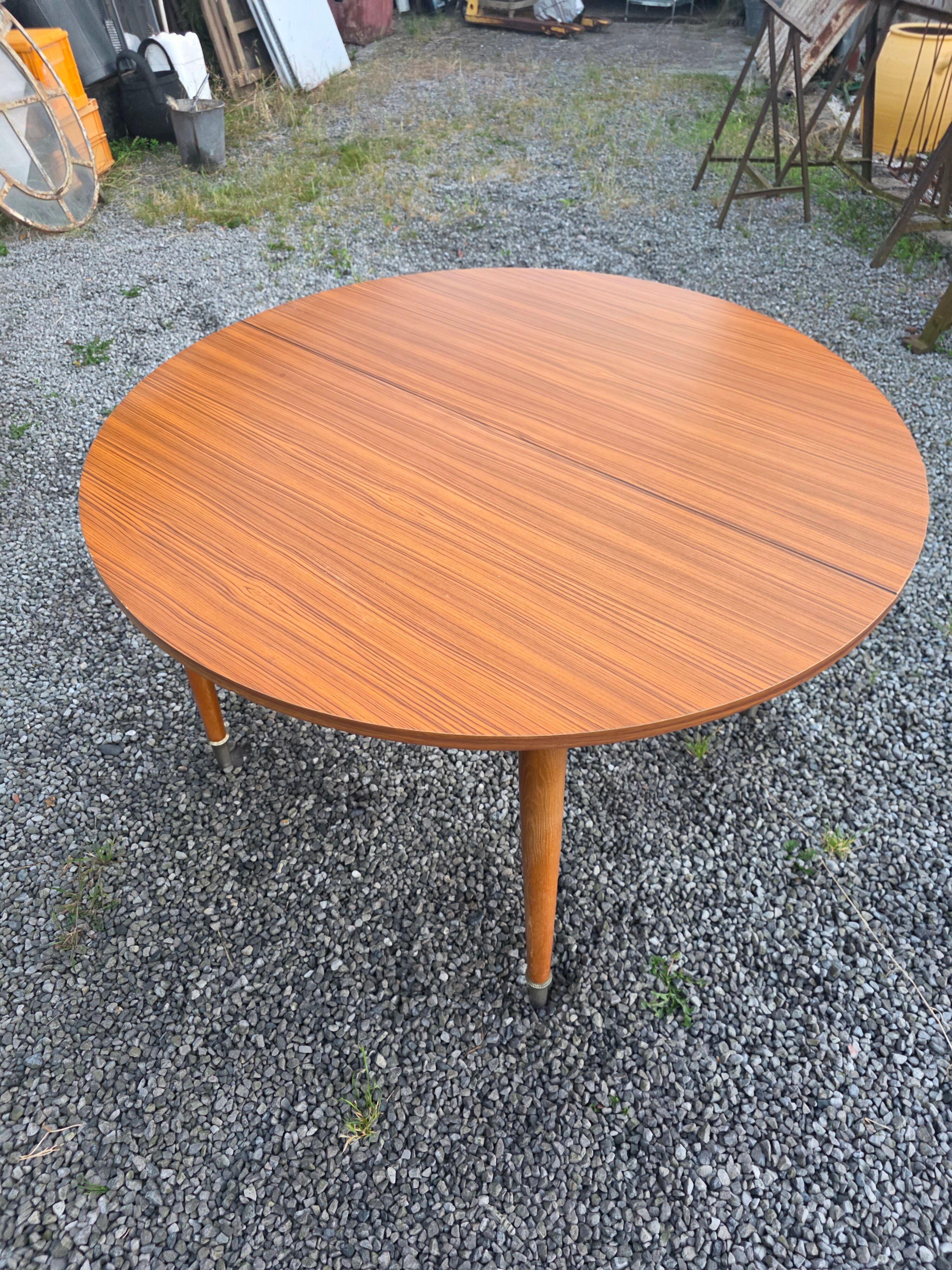 Table scandinave extensible en teck des années 60