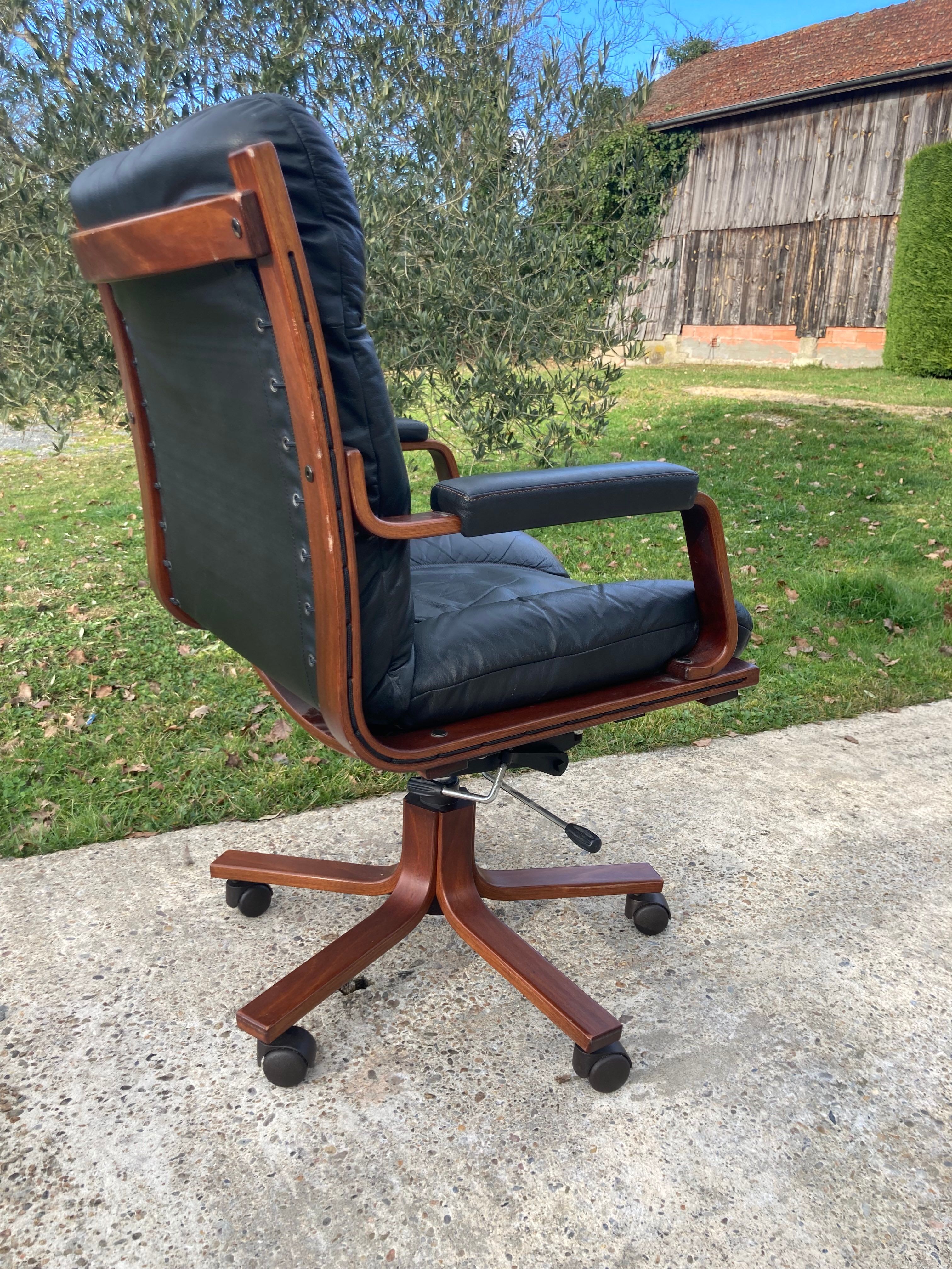 Scandinavian office chair