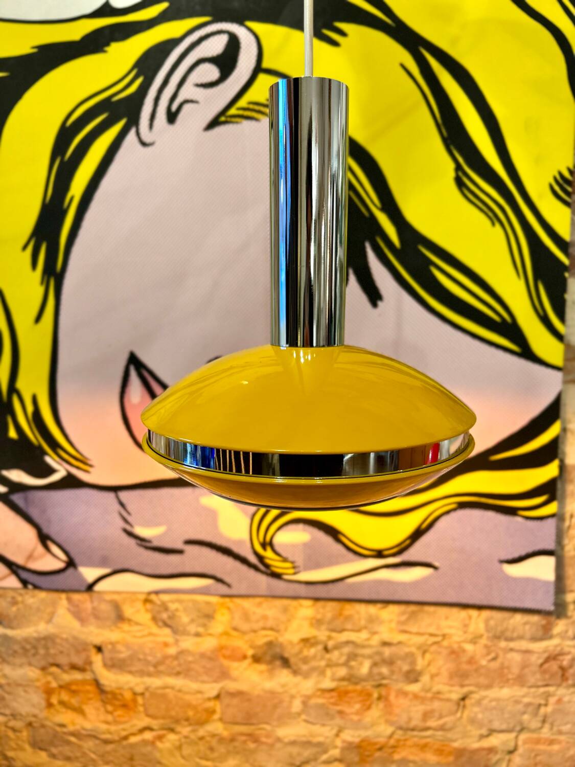 Suspension Space Age yellow & chrome 1970