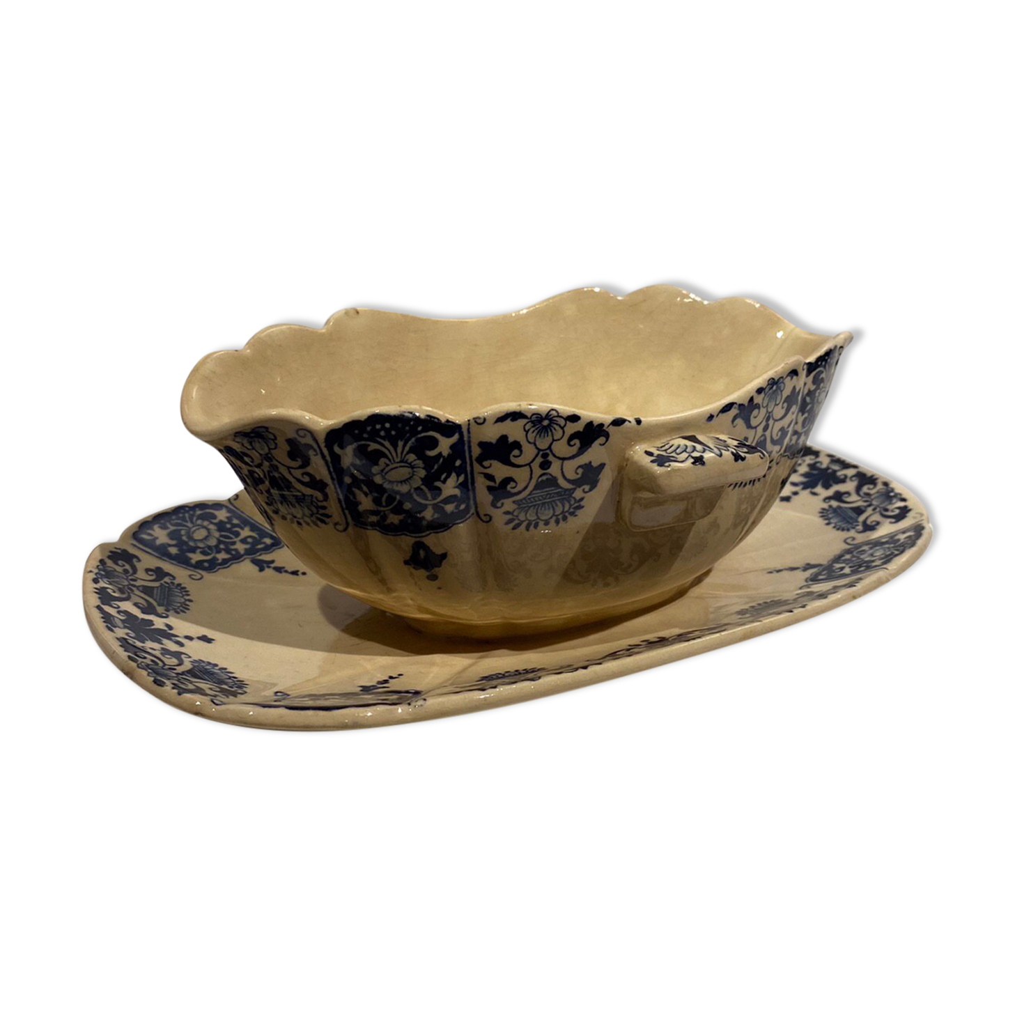 Saucière manufacture of Gien early XX century.