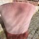 Fauteuil style crapaud en velours rose