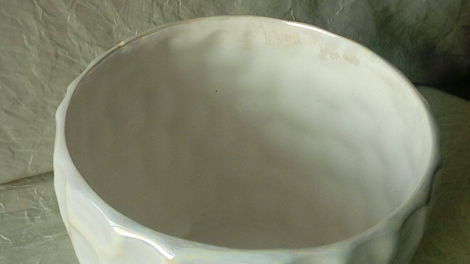 Cache pot en faience effet nacre vintage