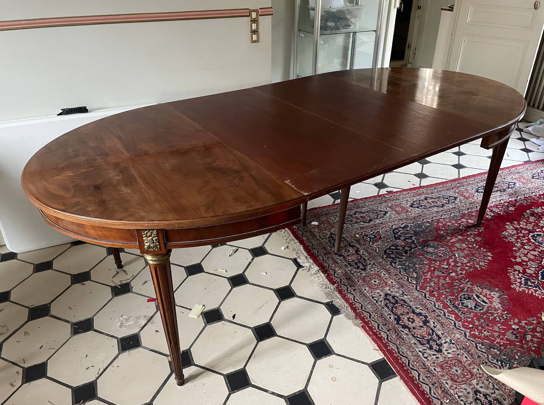 Oval dining table in Louis XVI style