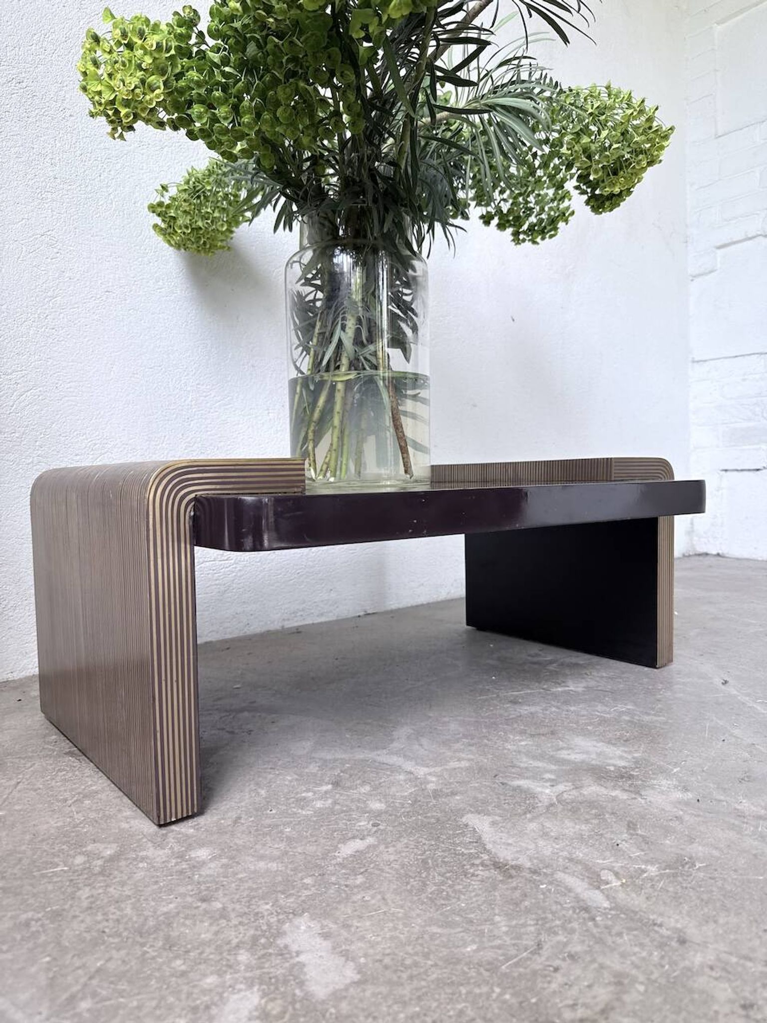 Art Deco coffee table in lacquer and brass