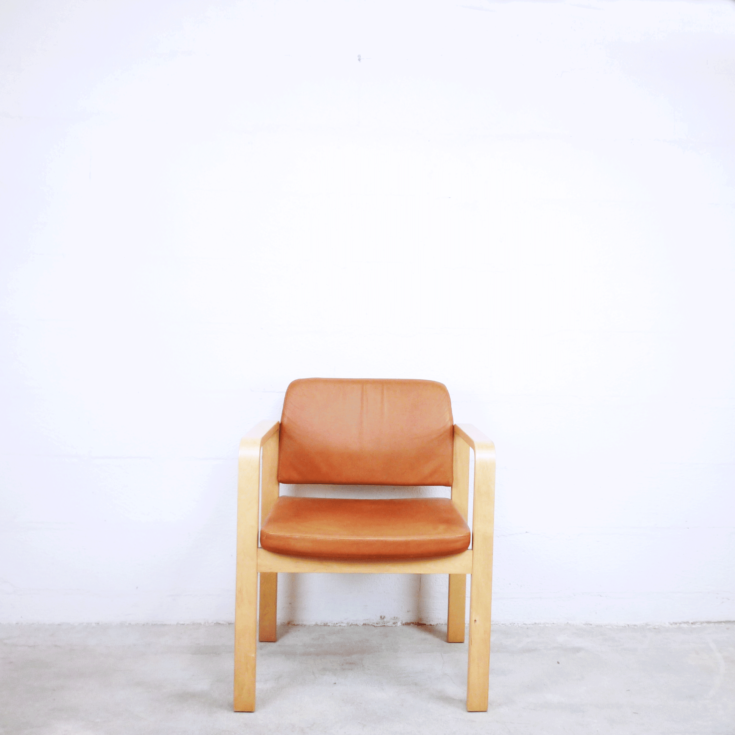 Fauteuil en cuir et en bois 1990