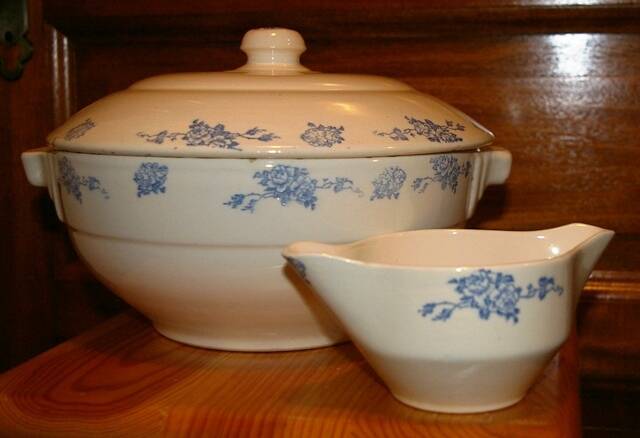 Soupiere & sauciere ancienne