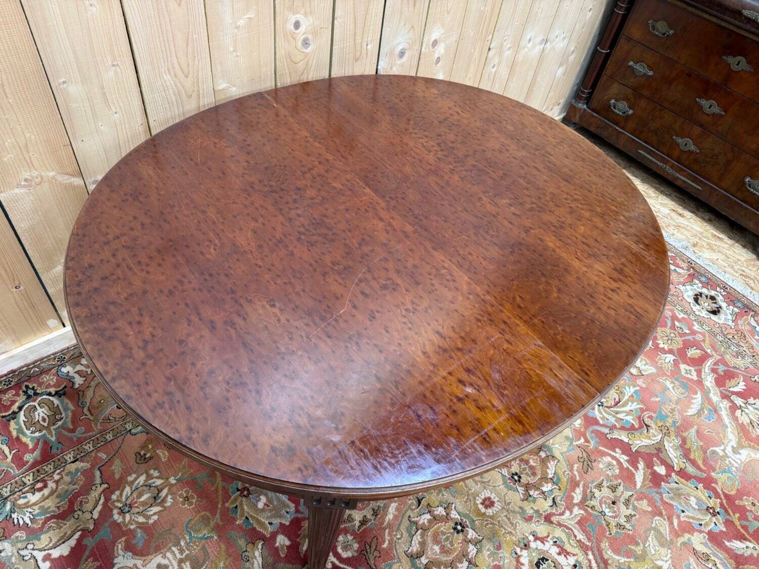 Extendable oval table in Louis XVI style – Mottled mahogany – 19th century