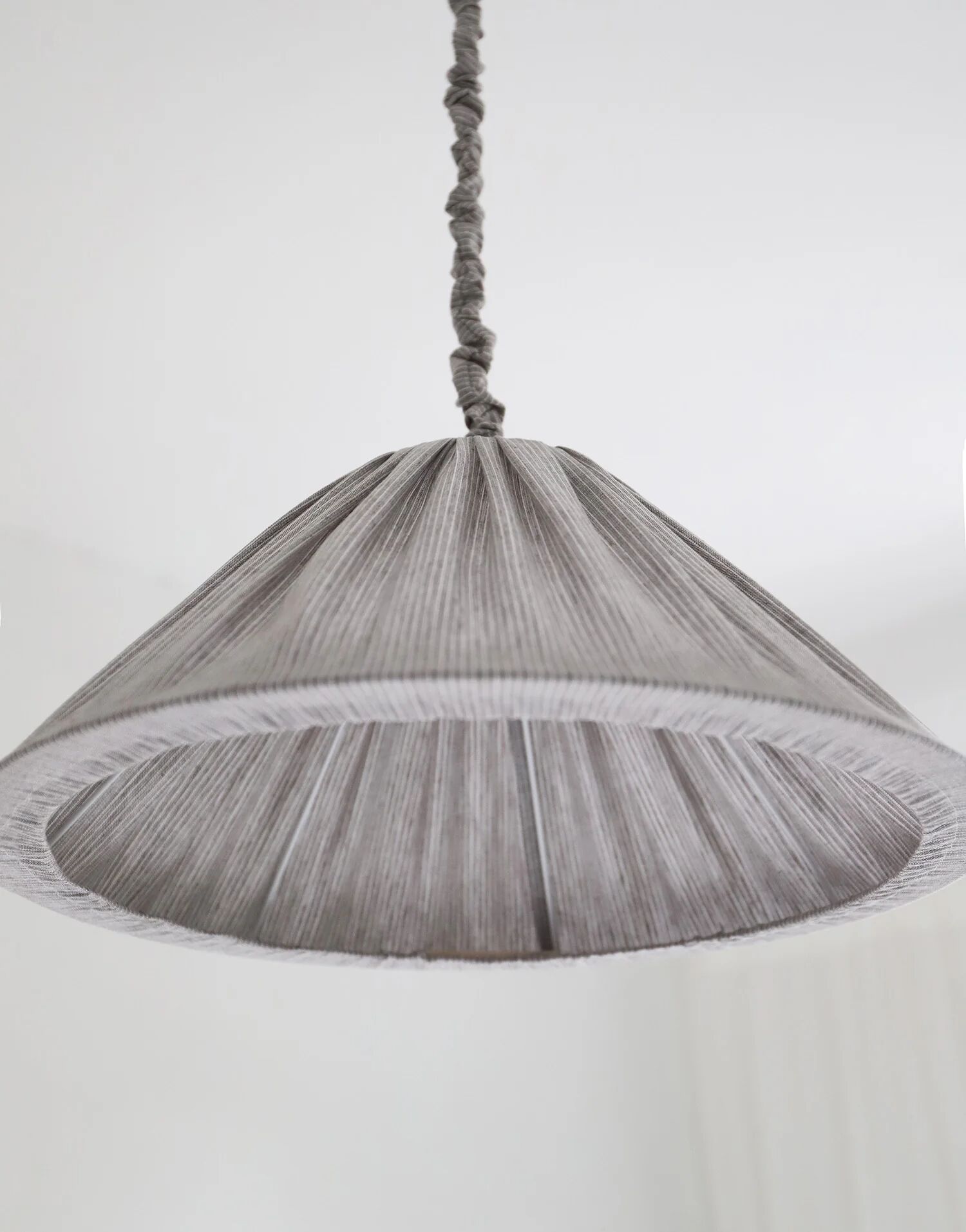 Suspension en lin et coton plissé "Malala" fines rayures classic grey