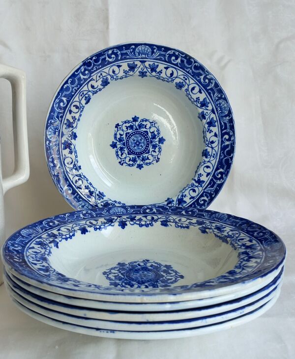 6 assiettes creuses Jules Vieillard Bordeaux, service ''louis XV'', XIXe s.