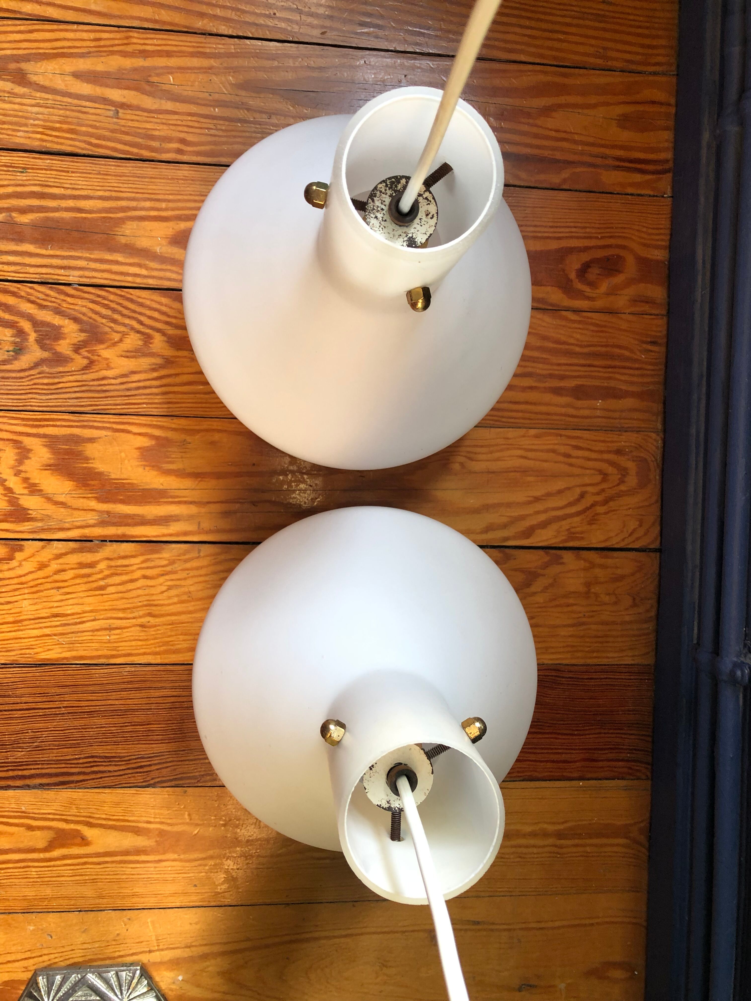 Scandinavian suspension 1960 2 white opalines