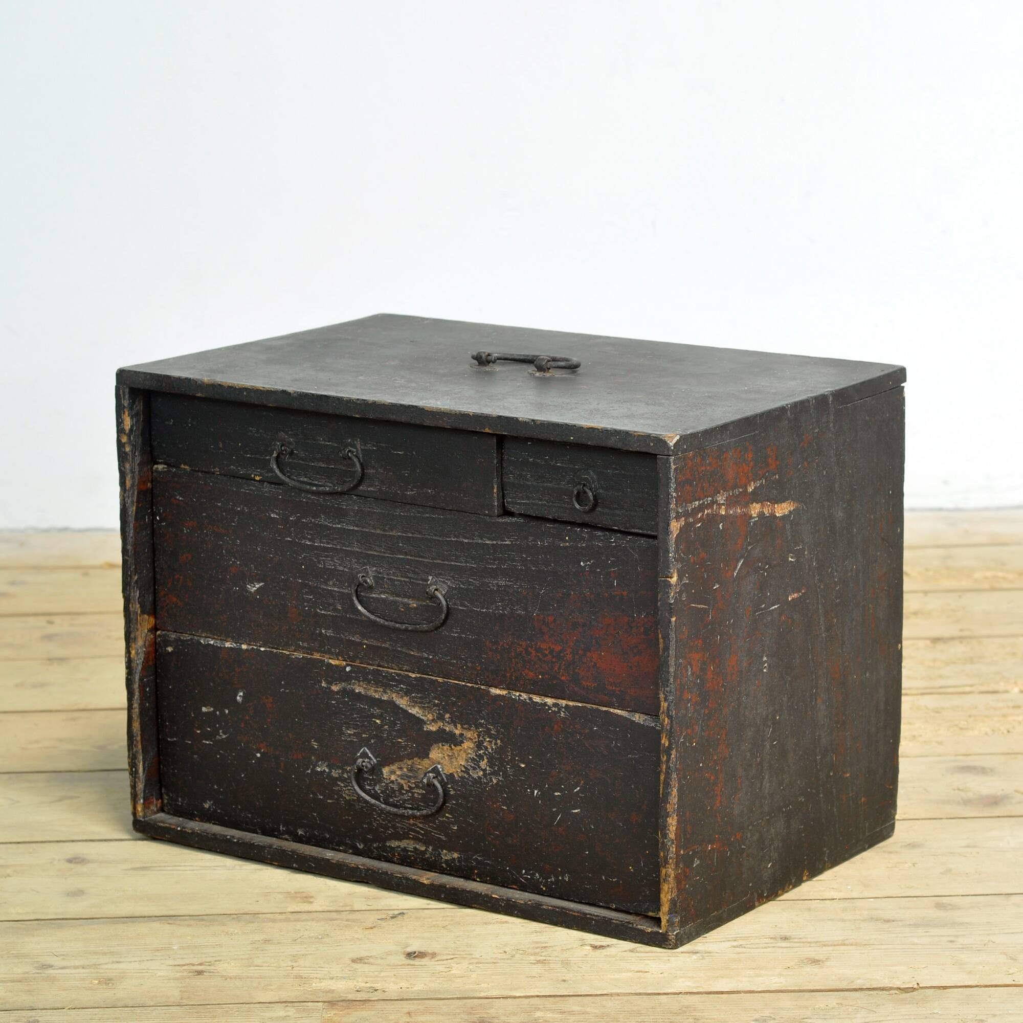 Small Japanese chest of drawers, circa 1900