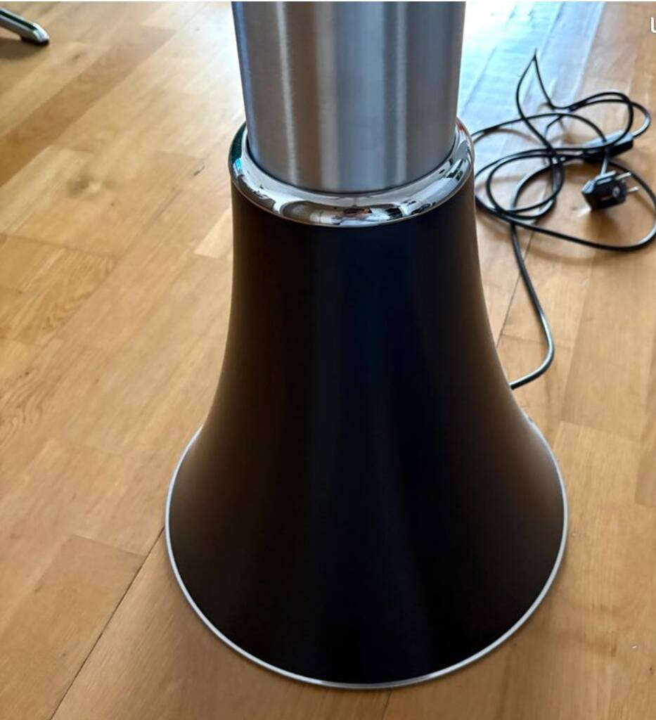 Pipistrello lamp, iconic Italian design with a telescopic base.