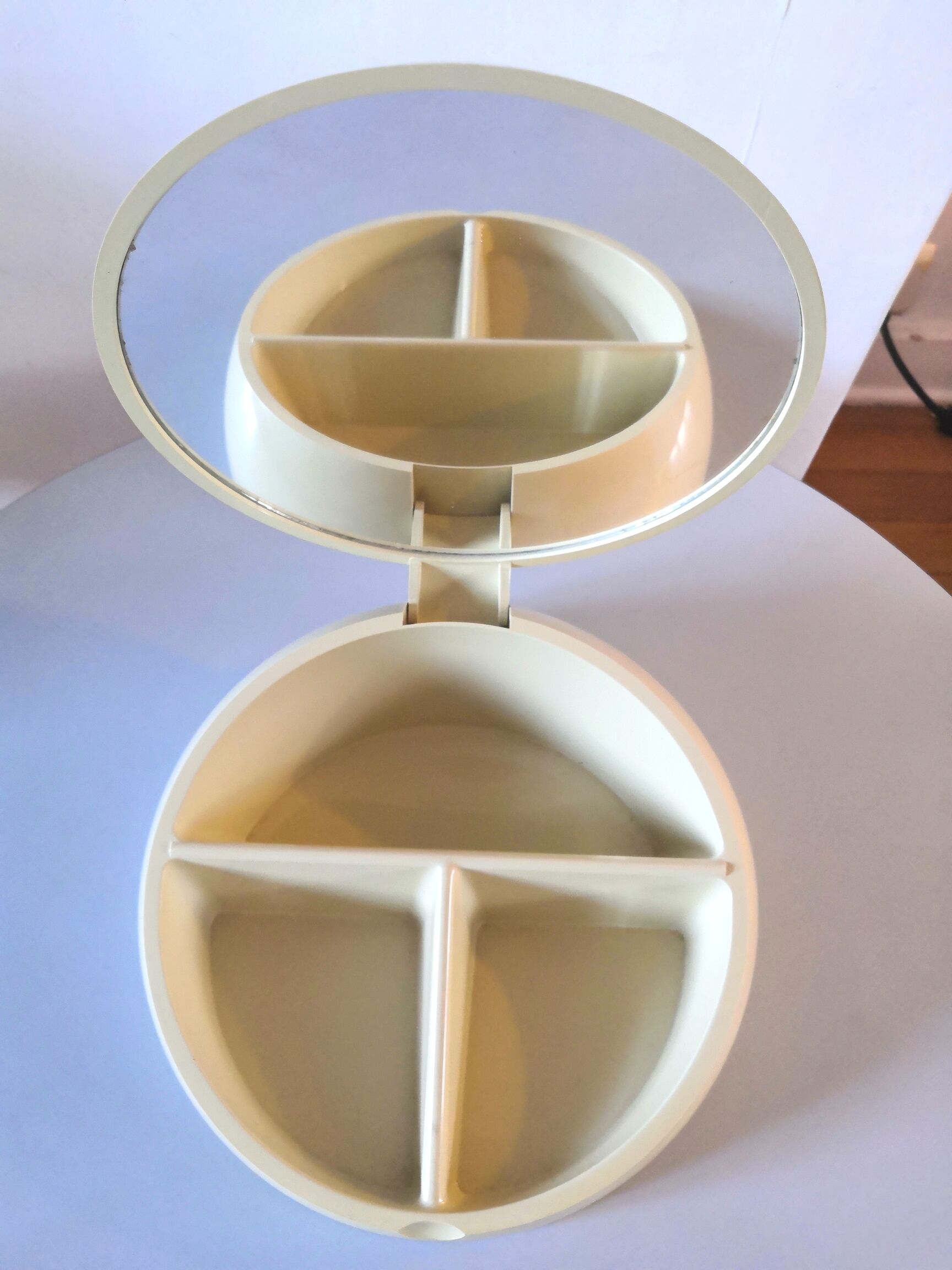 Folding makeup box design Makio Hasuike 70s, Gedy editions