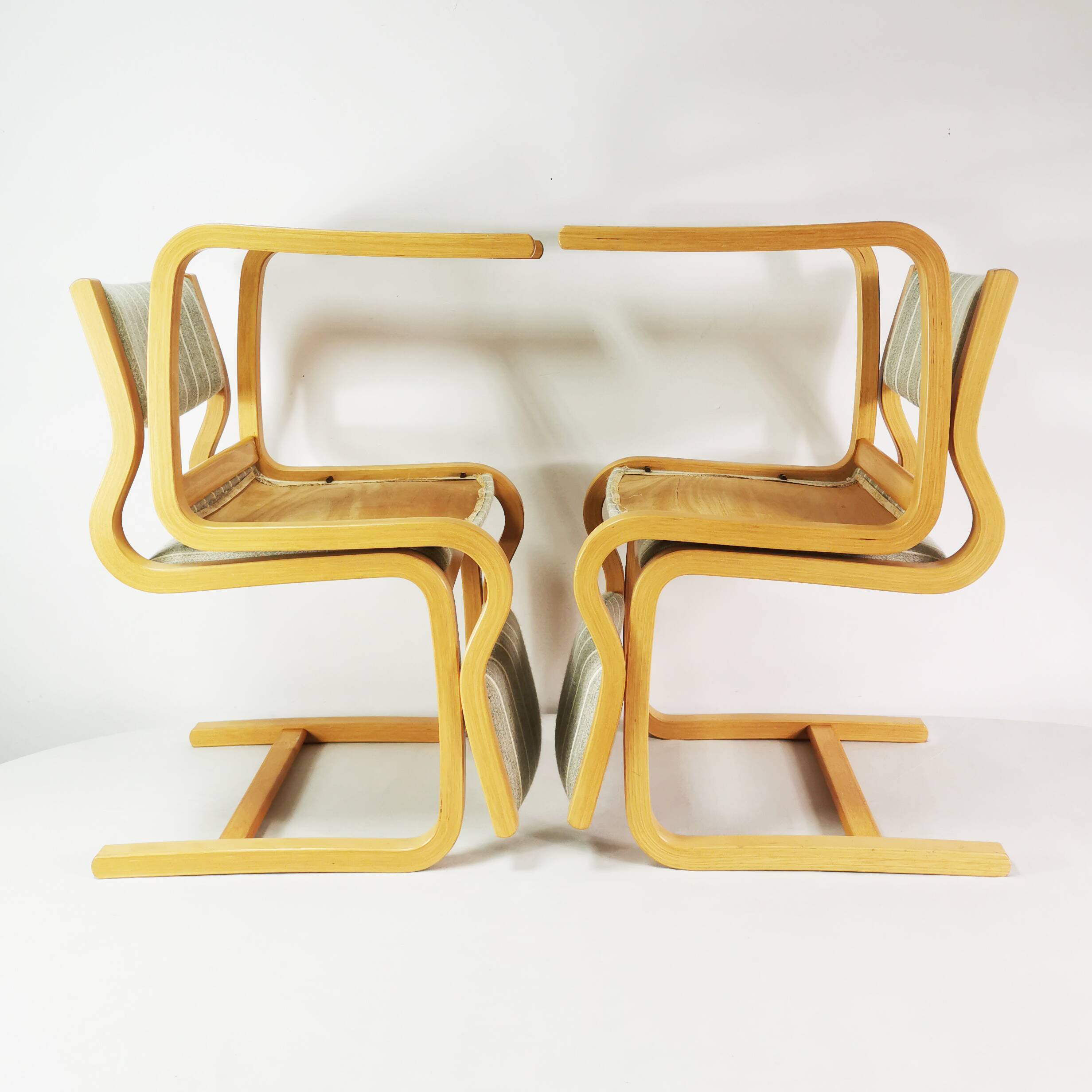 Zestaw 4 krzeseł Mid Century, proj. Magnus Olesen, Dania, late 70.