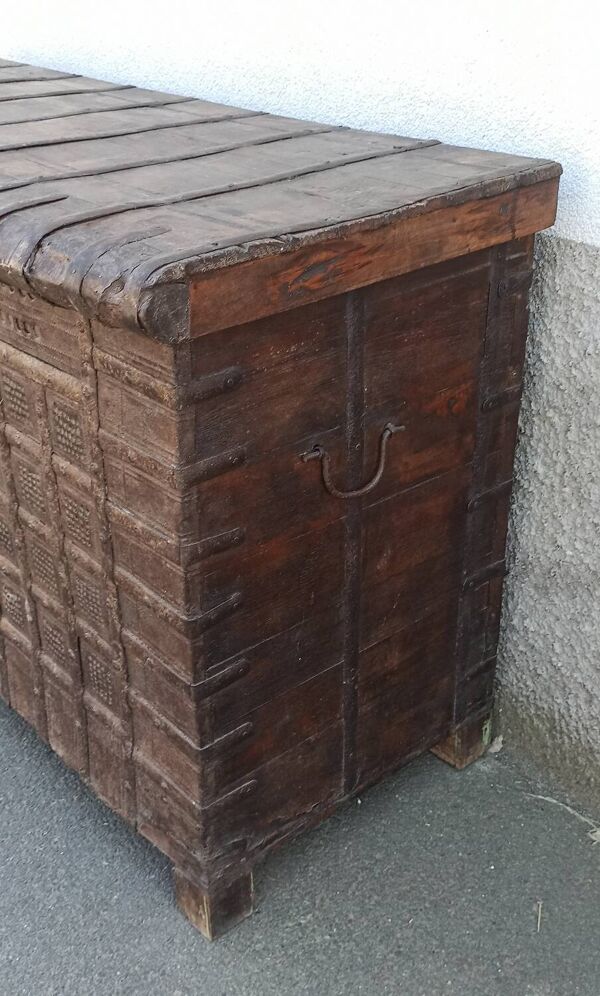 Coffre en bois ancien