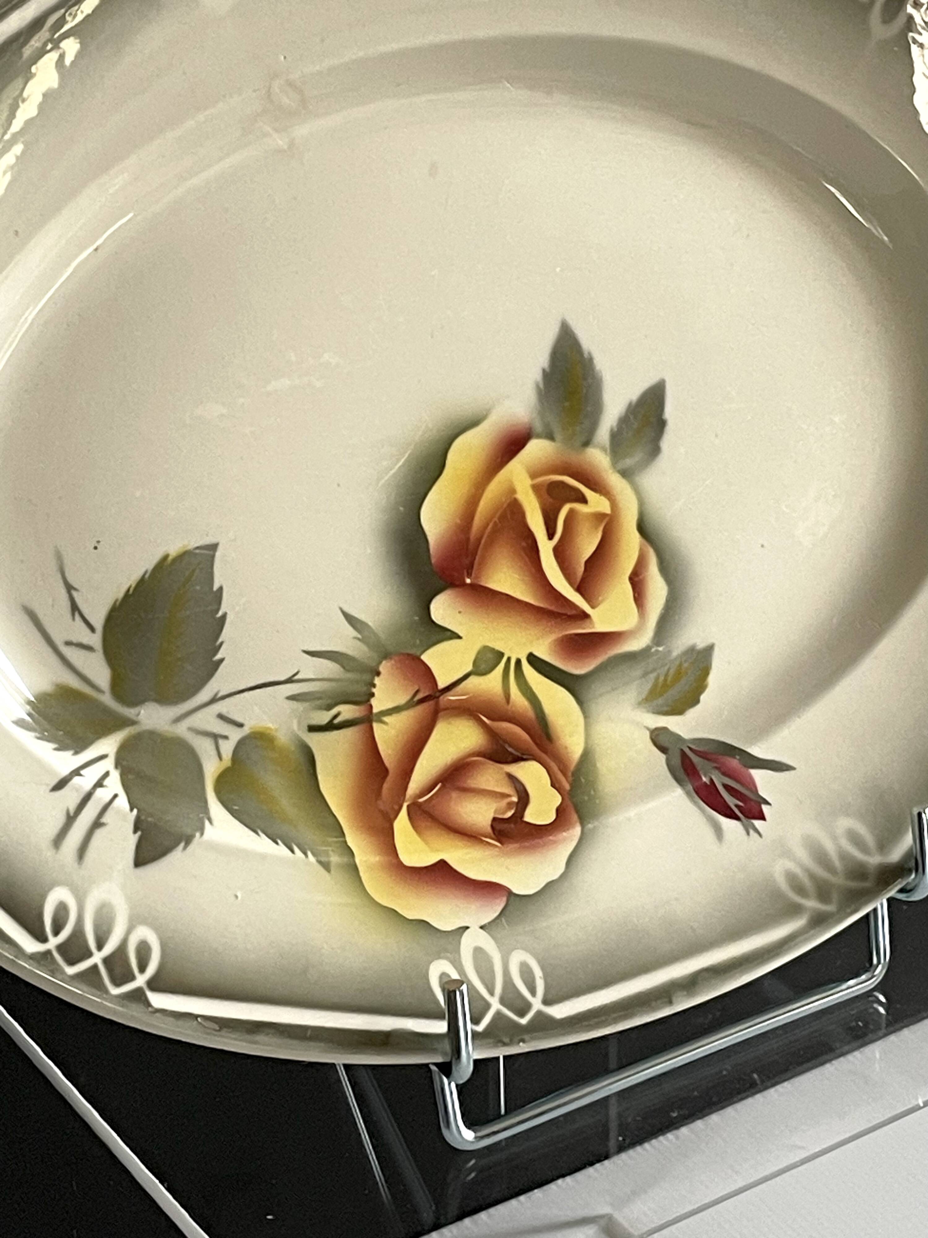 Very nice old dish from Digoin model "Adèle" in good condition.