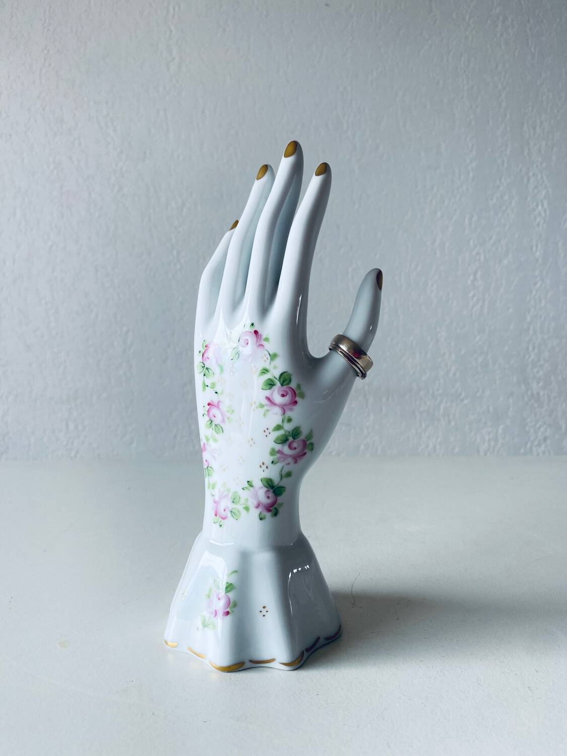 Della Torre porcelain jewelry holder