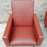 Paire de fauteuils simili cuir marron