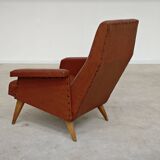 Fauteuil en simili cuir marron camel , France 1960