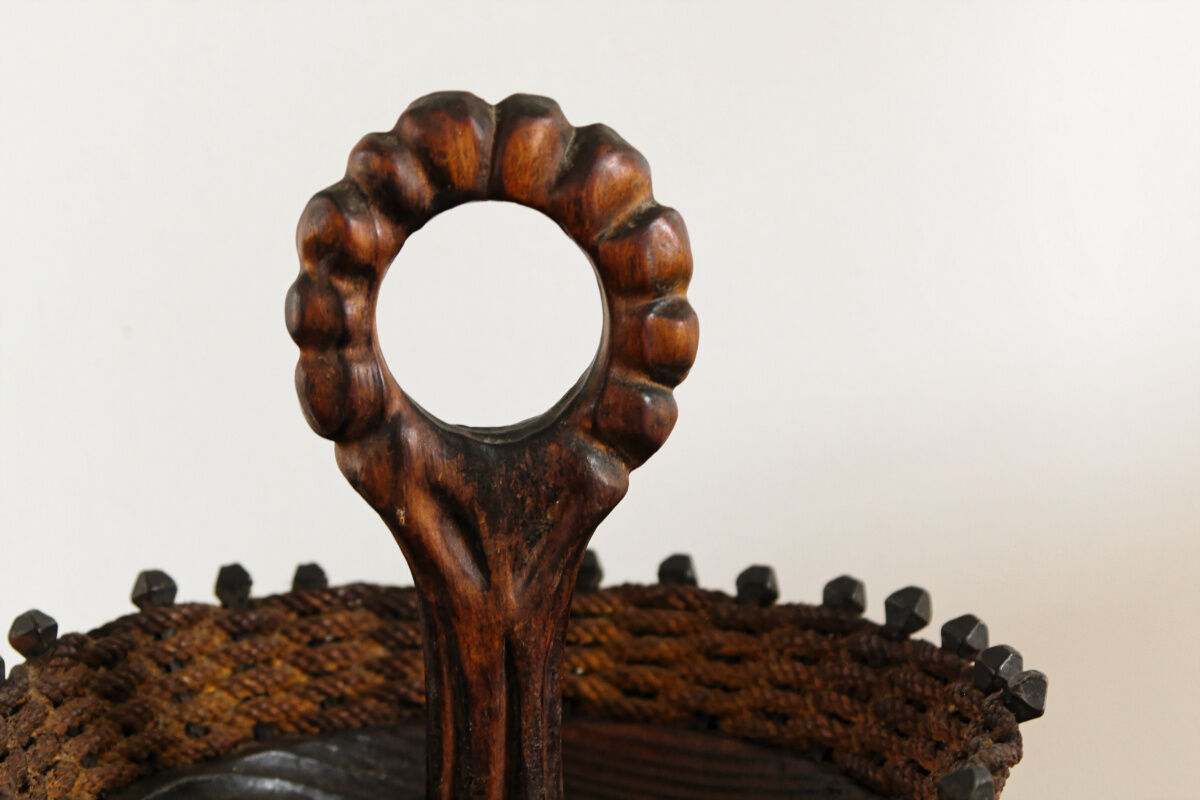 Coupe à fruits en bois sculpté