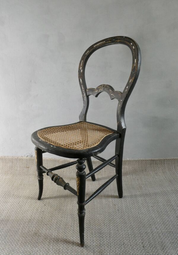Chaise cannée Napoléon III en bois noirci et nacre