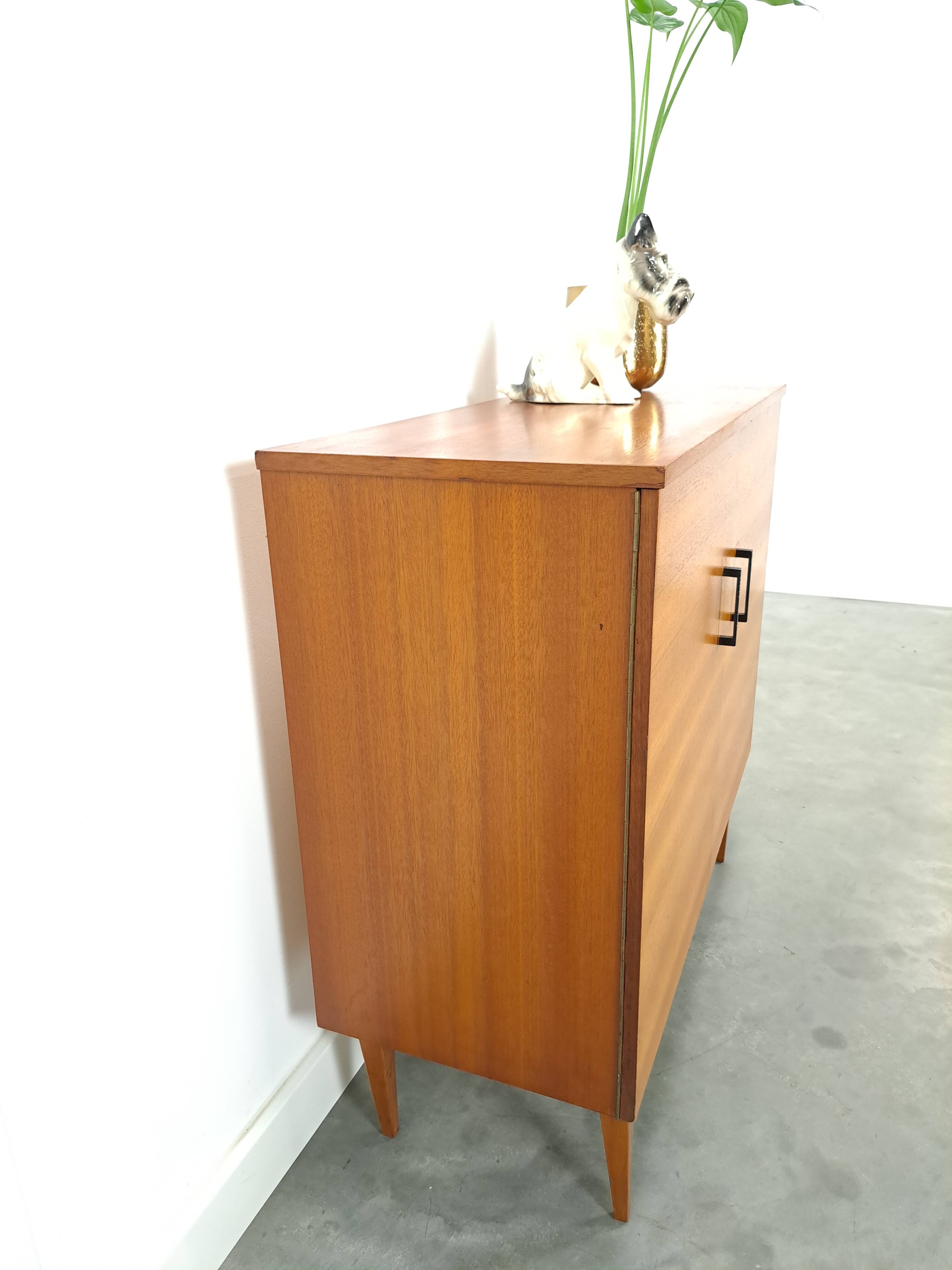 Fineer vintage schoenenkast met legplanken, Kama Möbel