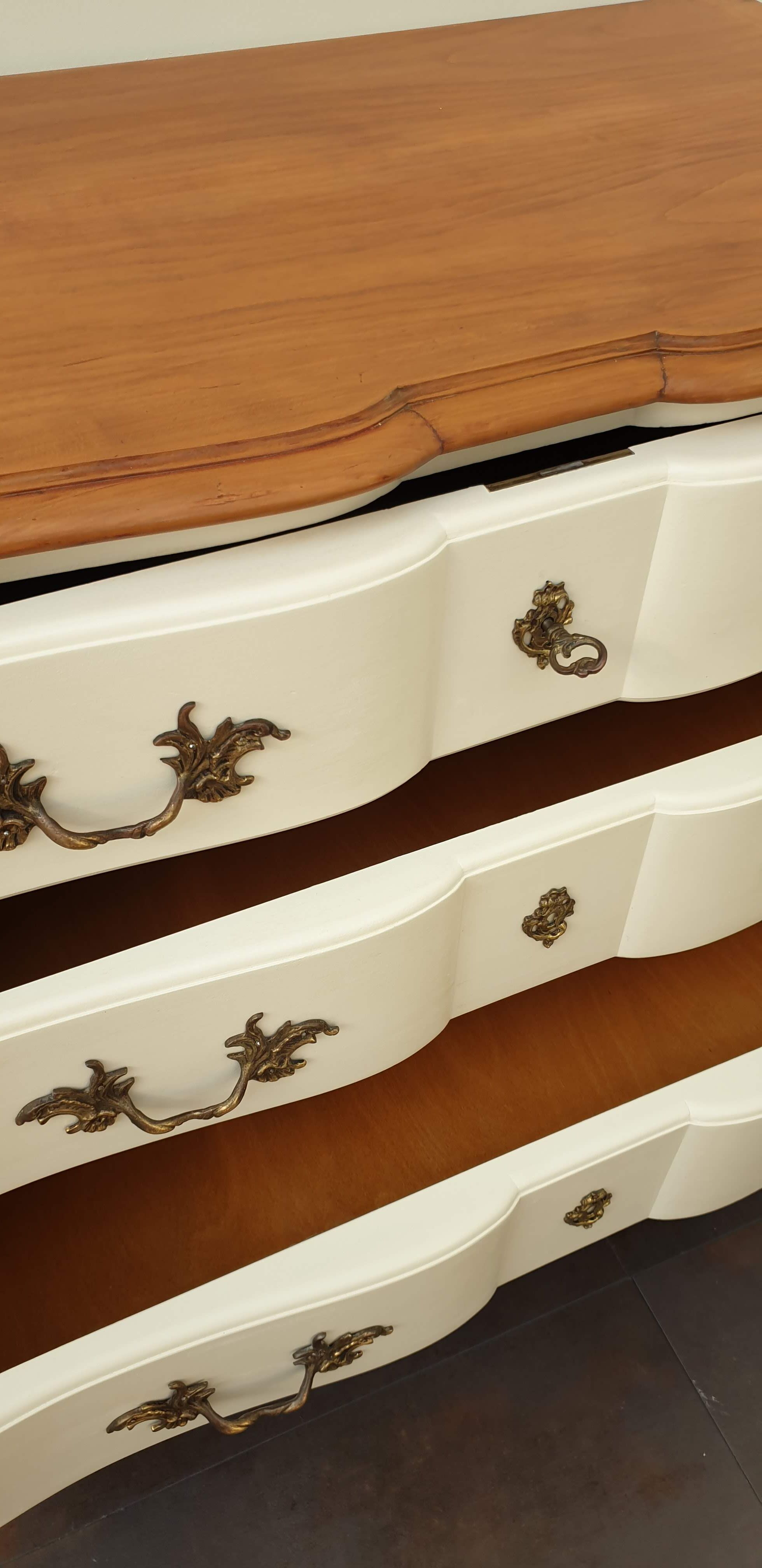 Creme white chest of drawers