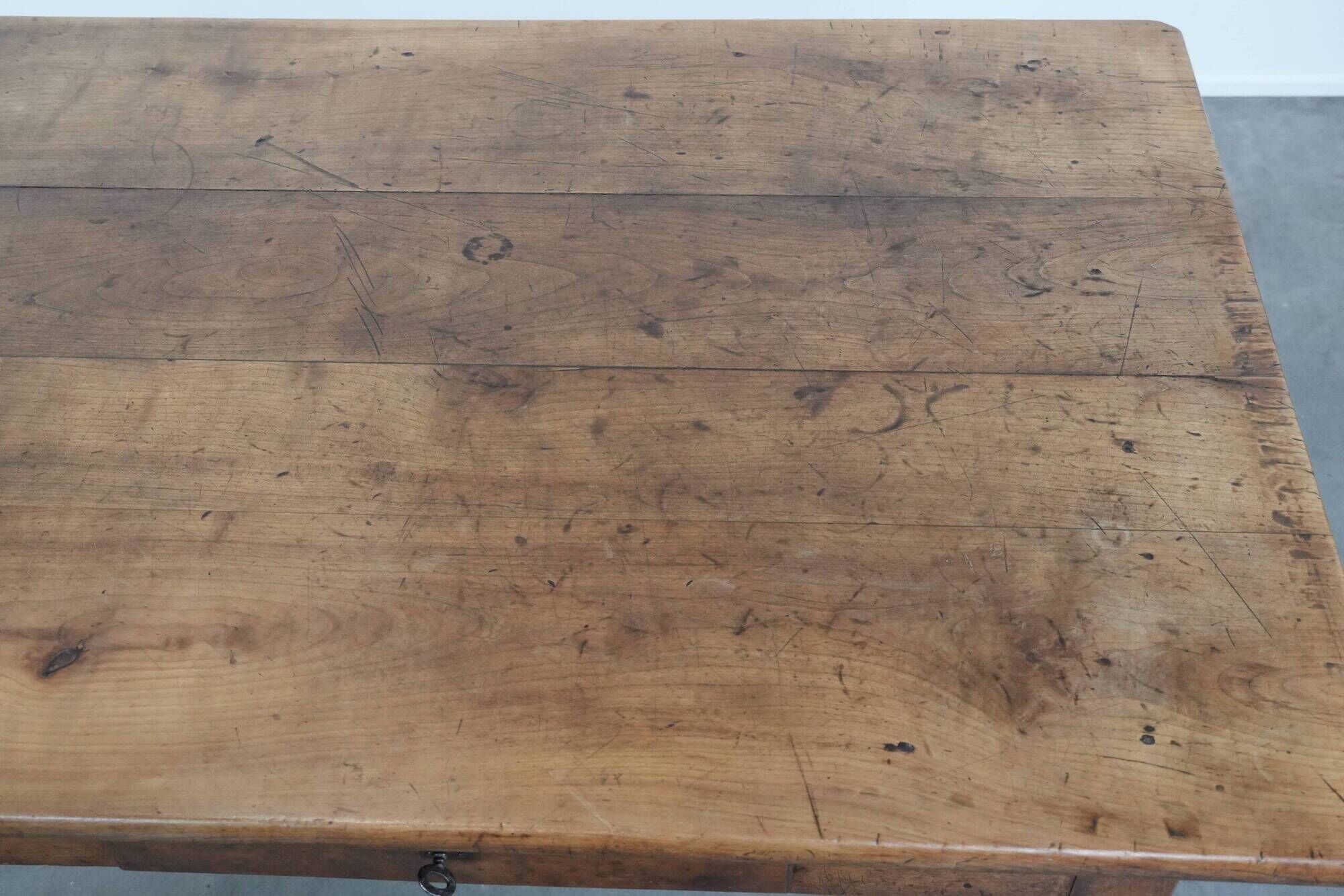French dining table made of fruitwood from the early 19th century