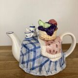 L.Dake & ZN Amsterdam ceramic barbotine teapot