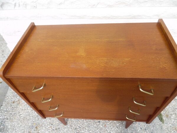 Vintage chest of drawers