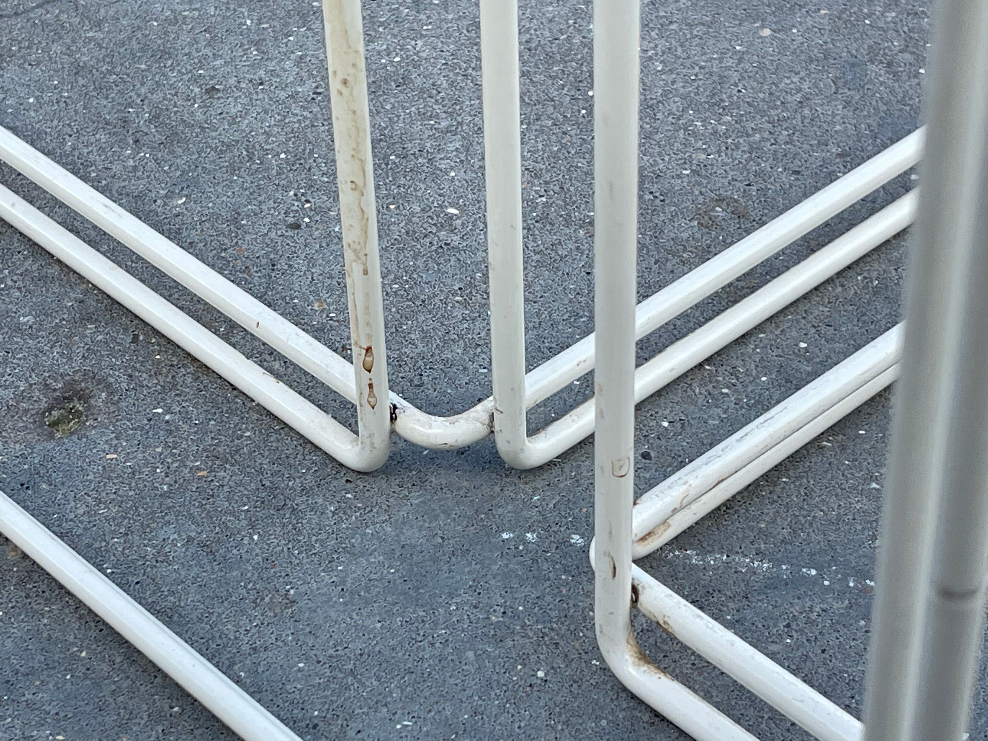 Tables gigognes design Max Sauze éditées par Iscocèle