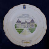 11 plates of earthenware from Gien model Châteaux de la Loire ar 22 cmmoiries diam