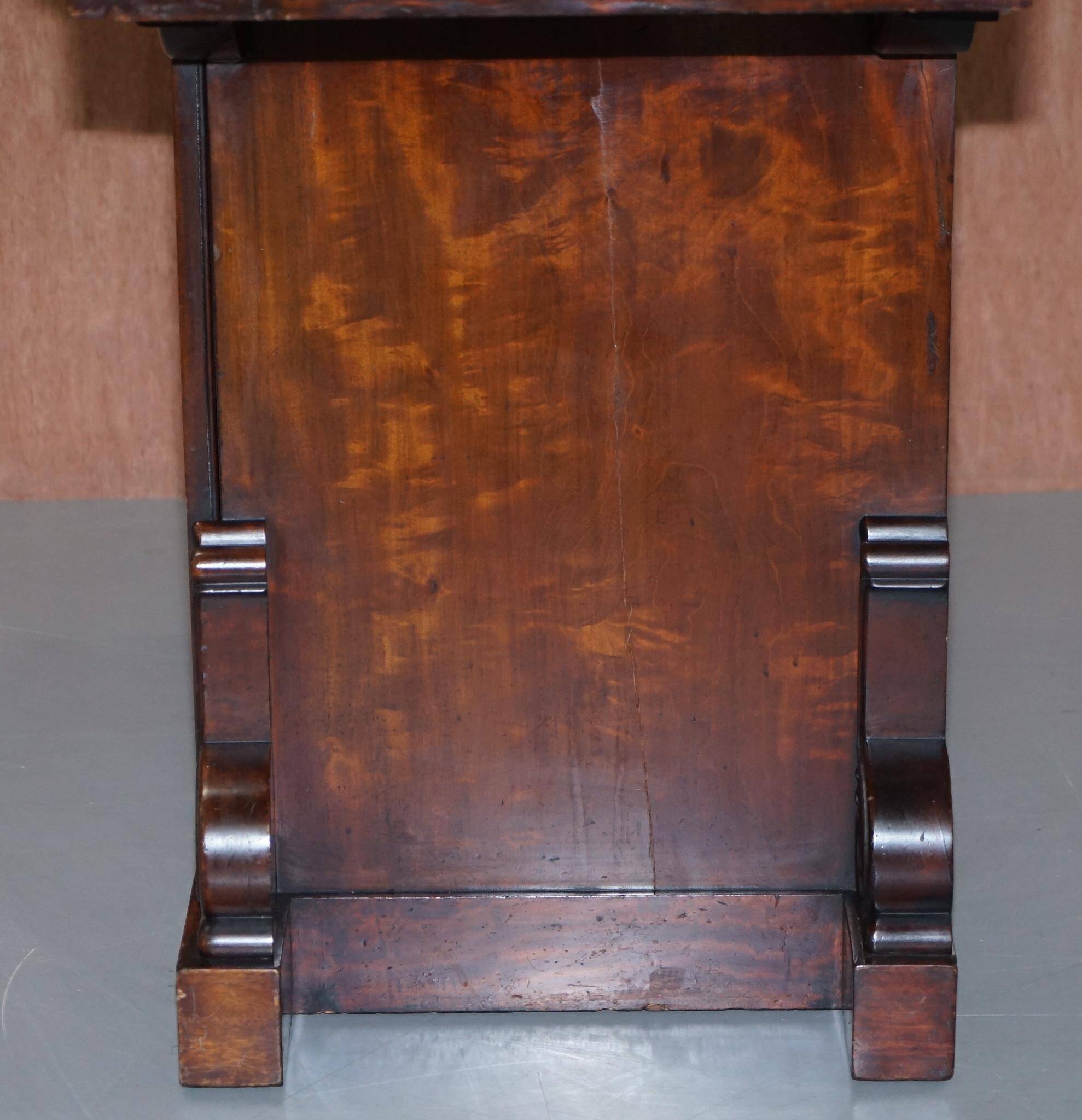 Buffet William IV in carved Cuban hardwood, circa 1830.
