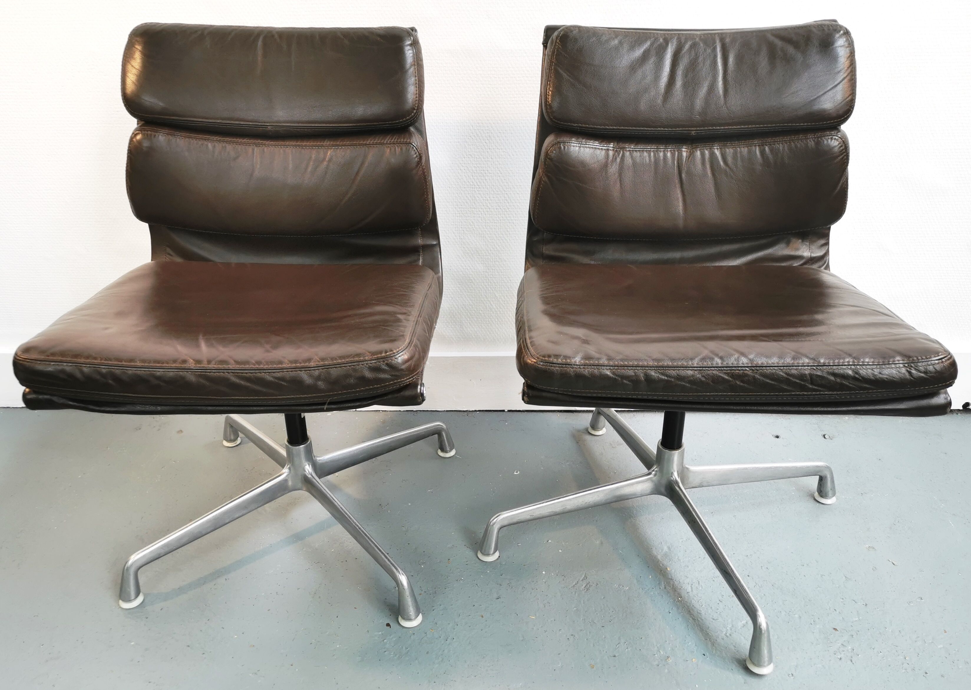 Fauteuil Soft Pad EA 205 Eames pour Herman Miller