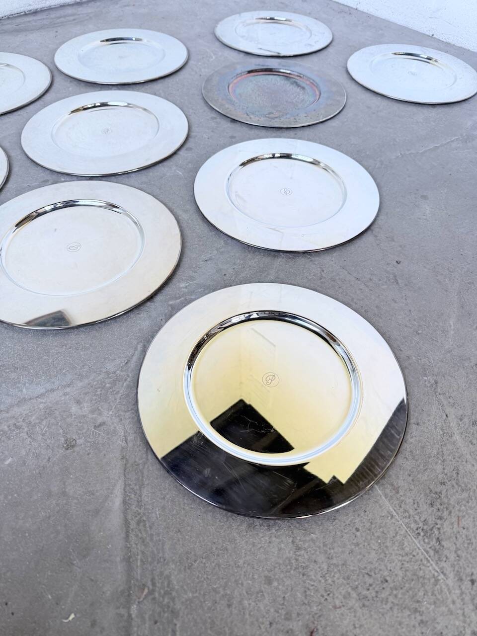Set of 12 plates - underplates - silver-plated metal Emile Puiforcat