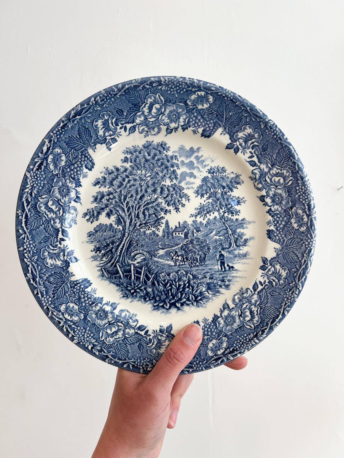 3 English dinner plates