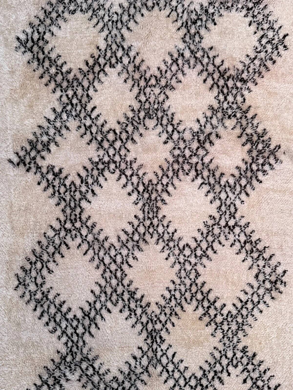 Moroccan Berber rug 295x175 cm Azilal, Atlas, tribal, clearance