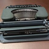 Japy portable typewriter 1960s army green like new