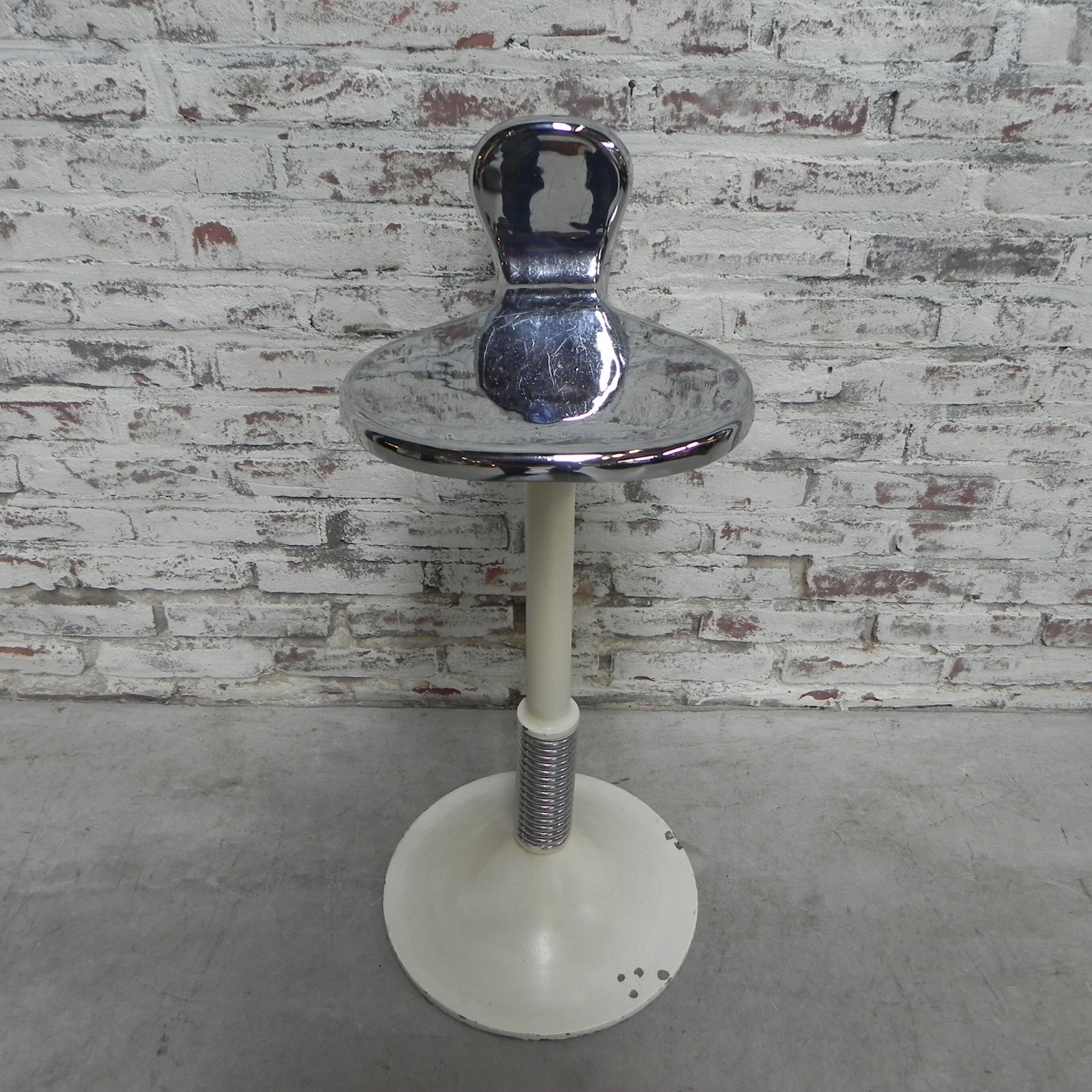 Industrial dentist stool