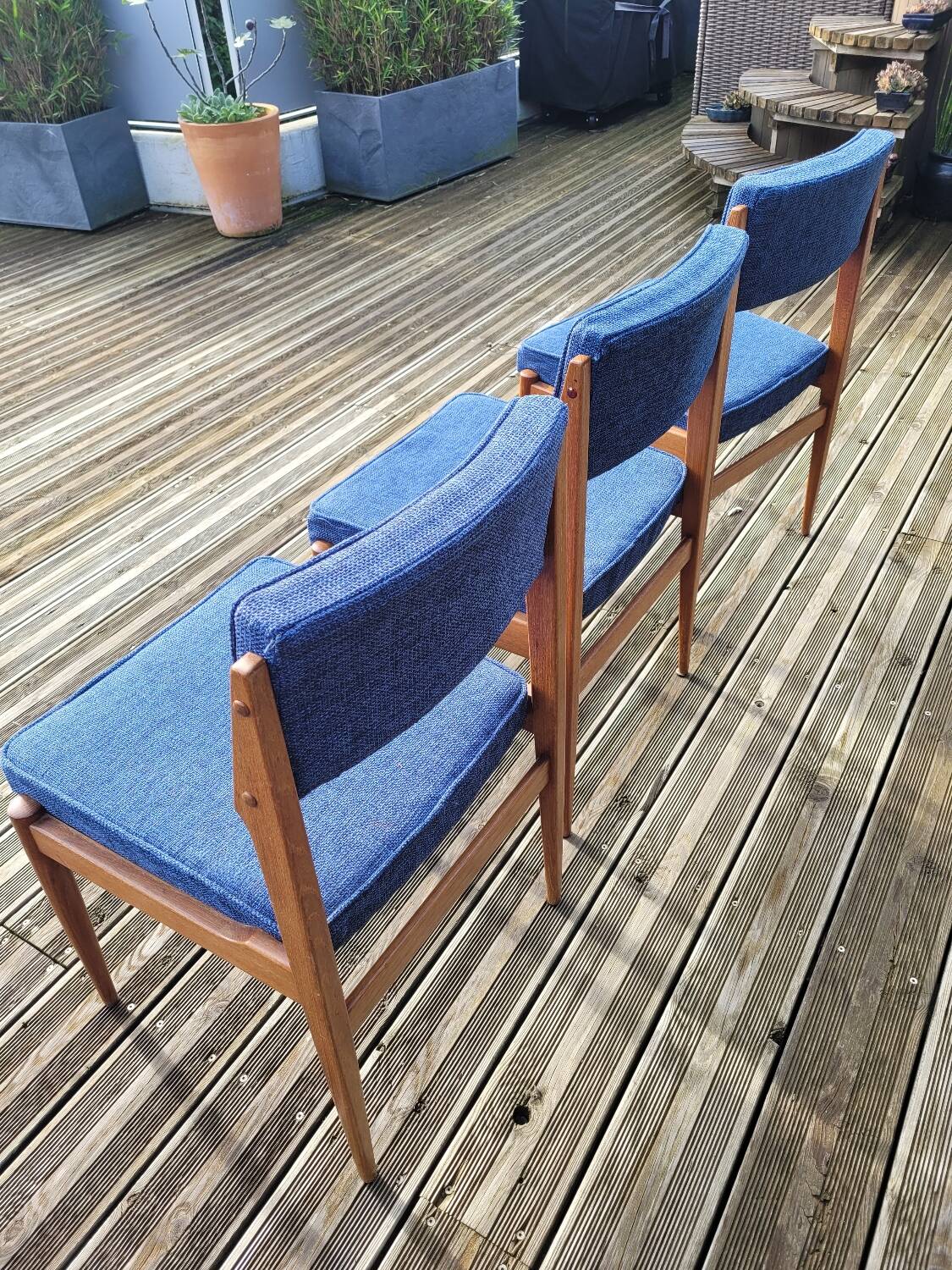 Set of 3 padded seat chairs
