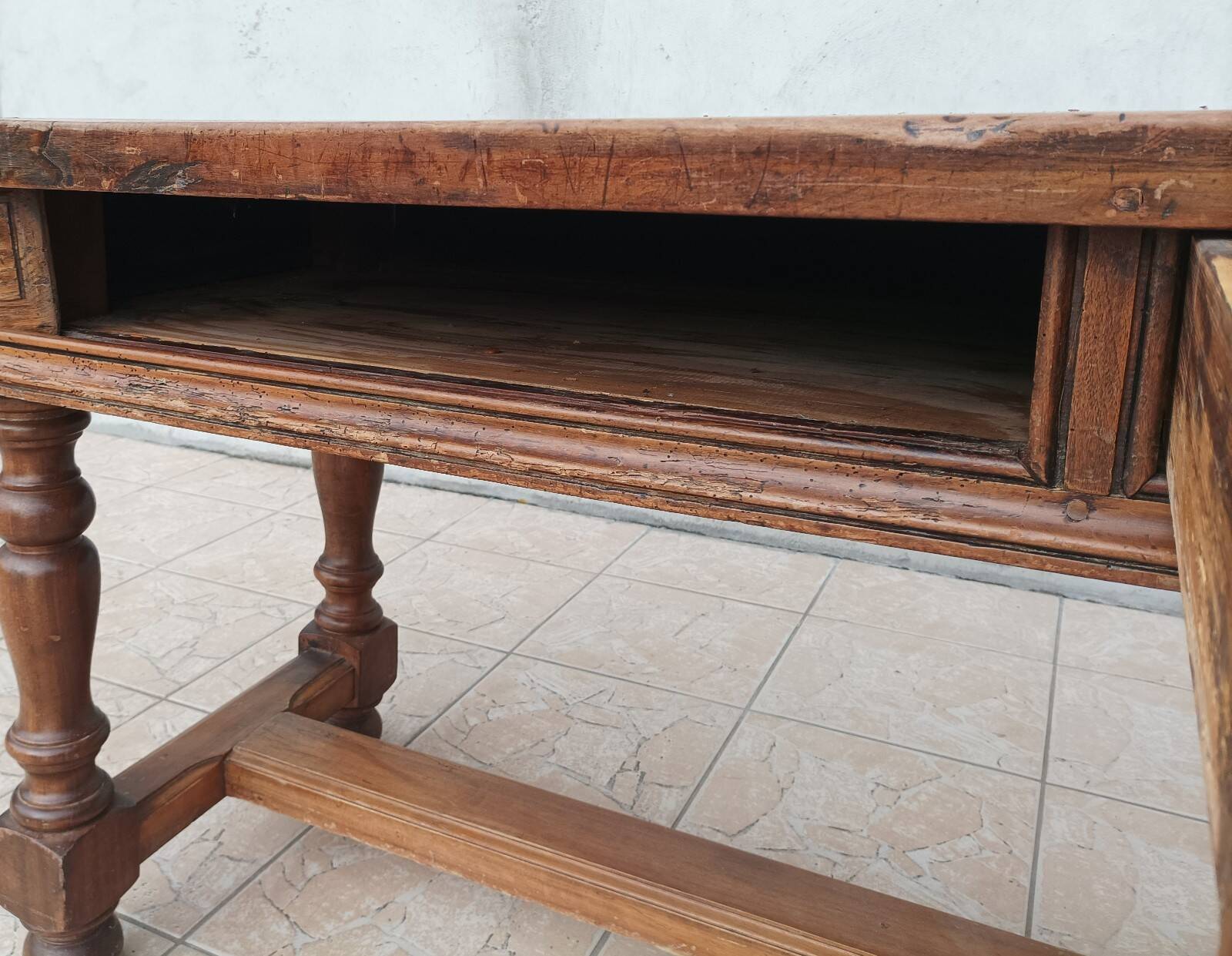 Farm table in walnut