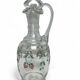 Carafe en verre émaillé à décor de fleurs, vers 1900