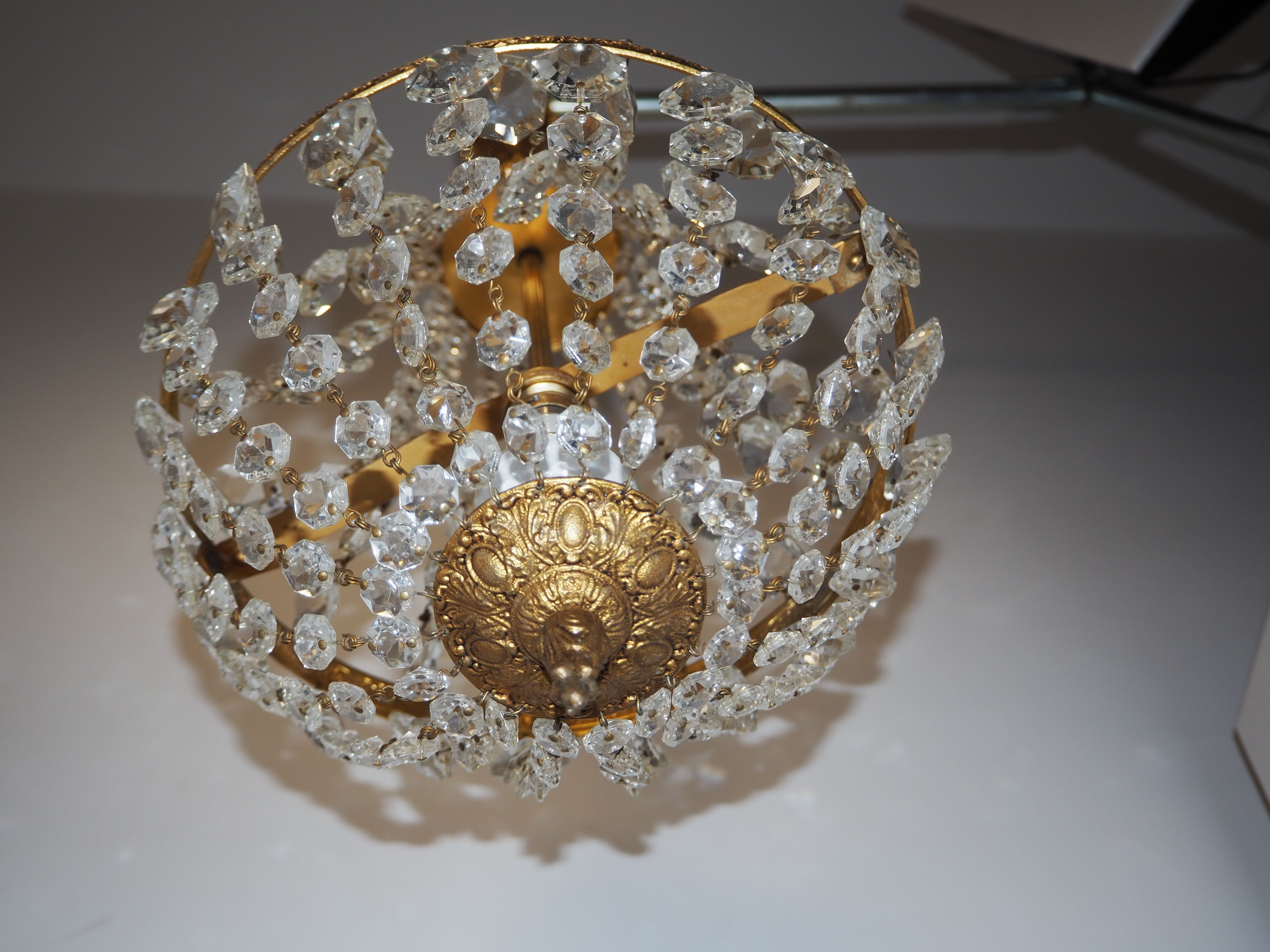 Balloon chandelier with glasses and bronze pampilles